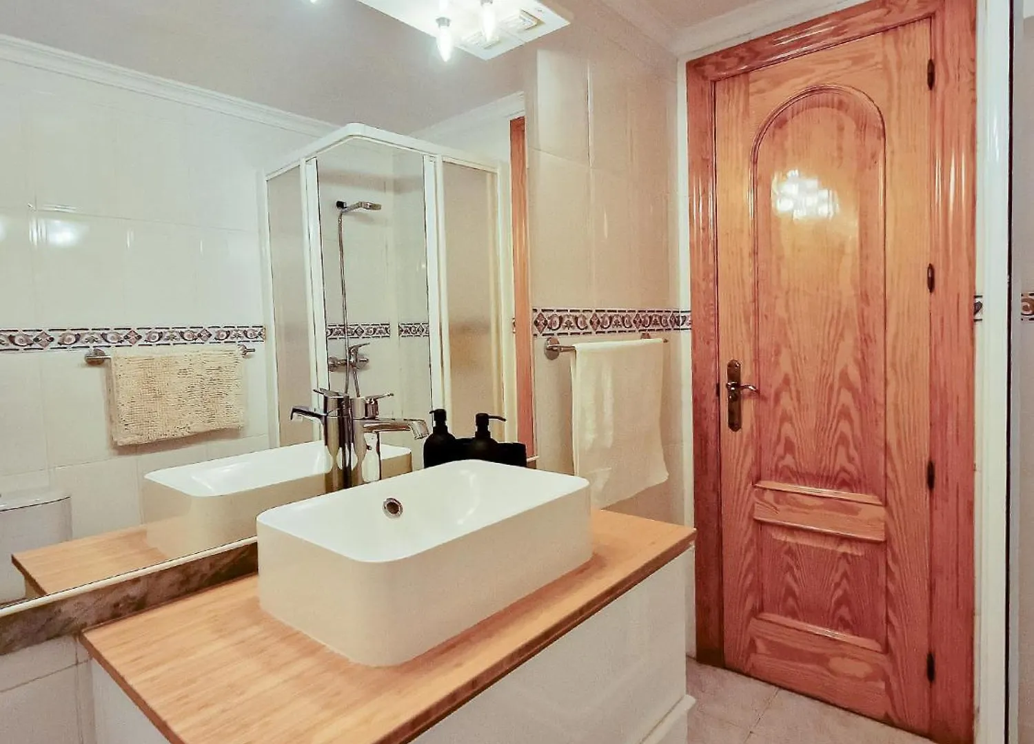 Beach Apartment With Balcony, Ac & Pool Torremolinos