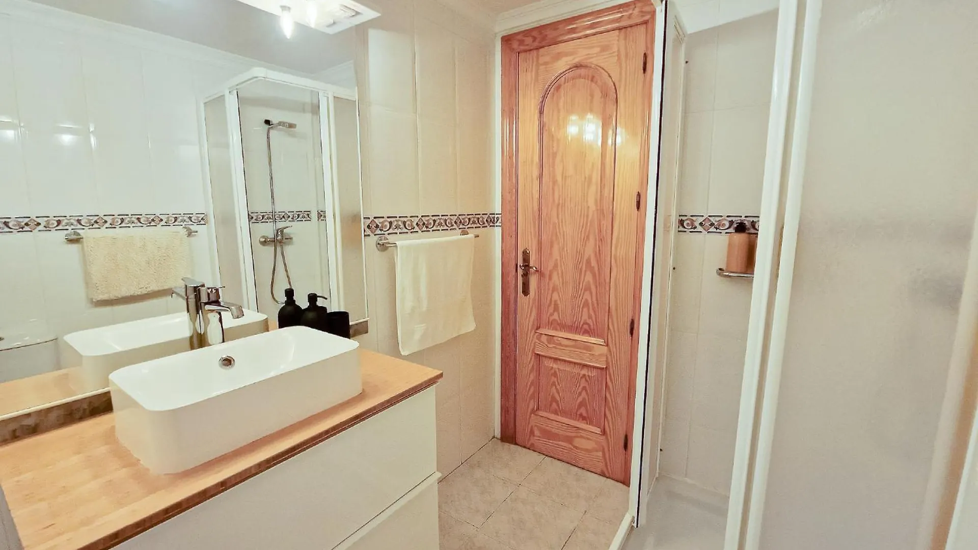 Beach Apartment With Balcony, Ac & Pool Torremolinos