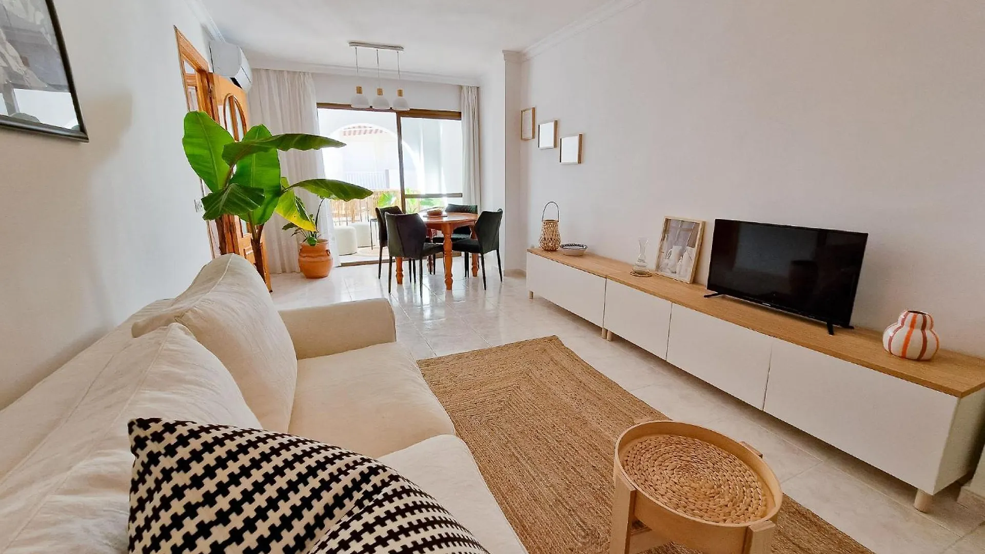 Beach Apartment With Balcony, Ac & Pool Torremolinos İspanya