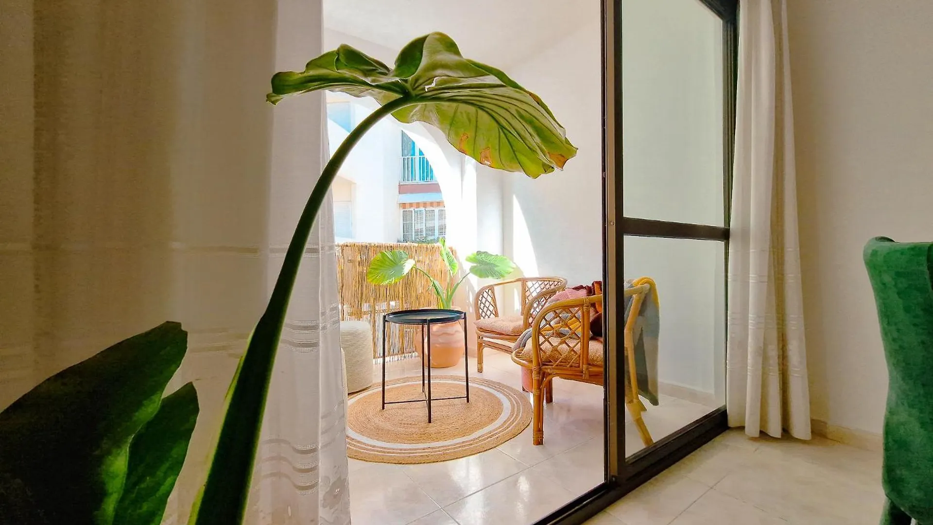 Beach Apartment With Balcony, Ac & Pool Torremolinos