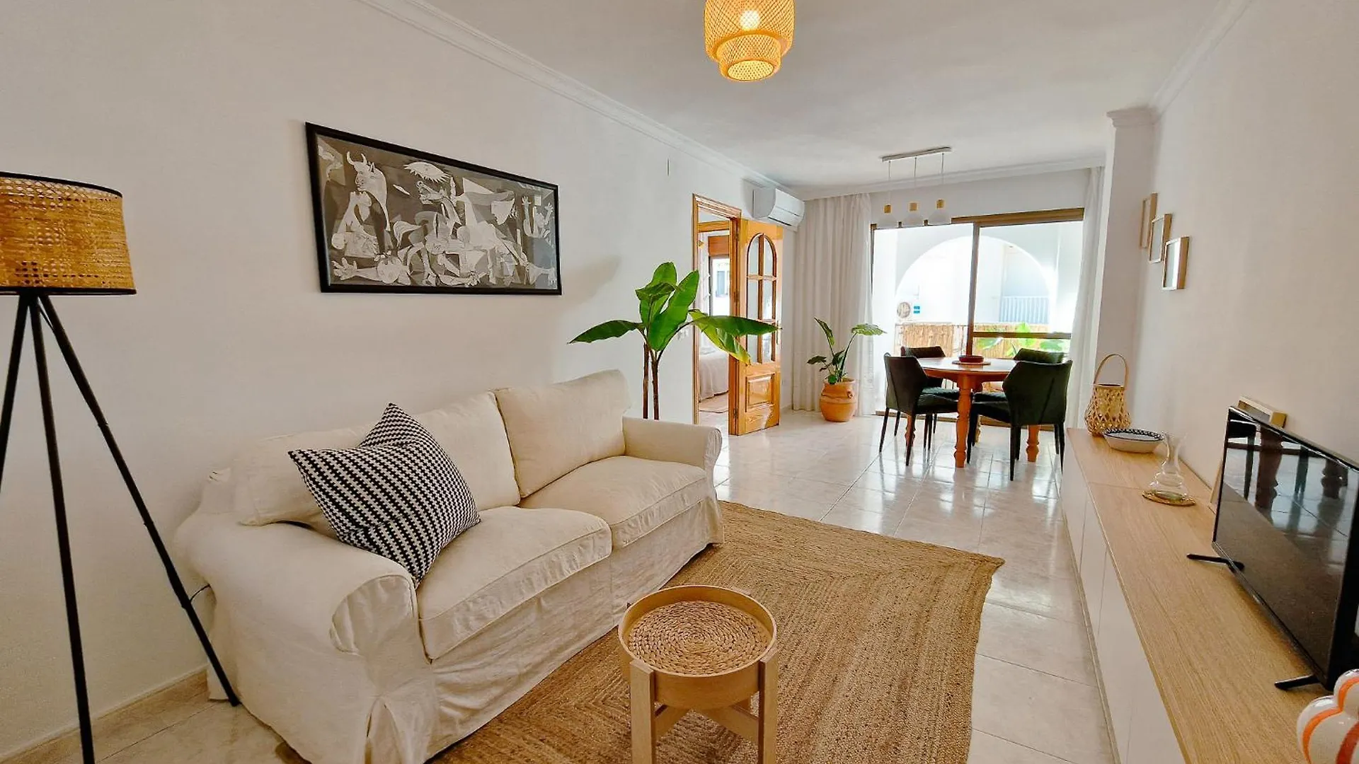 Beach Apartment With Balcony, Ac & Pool Torremolinos