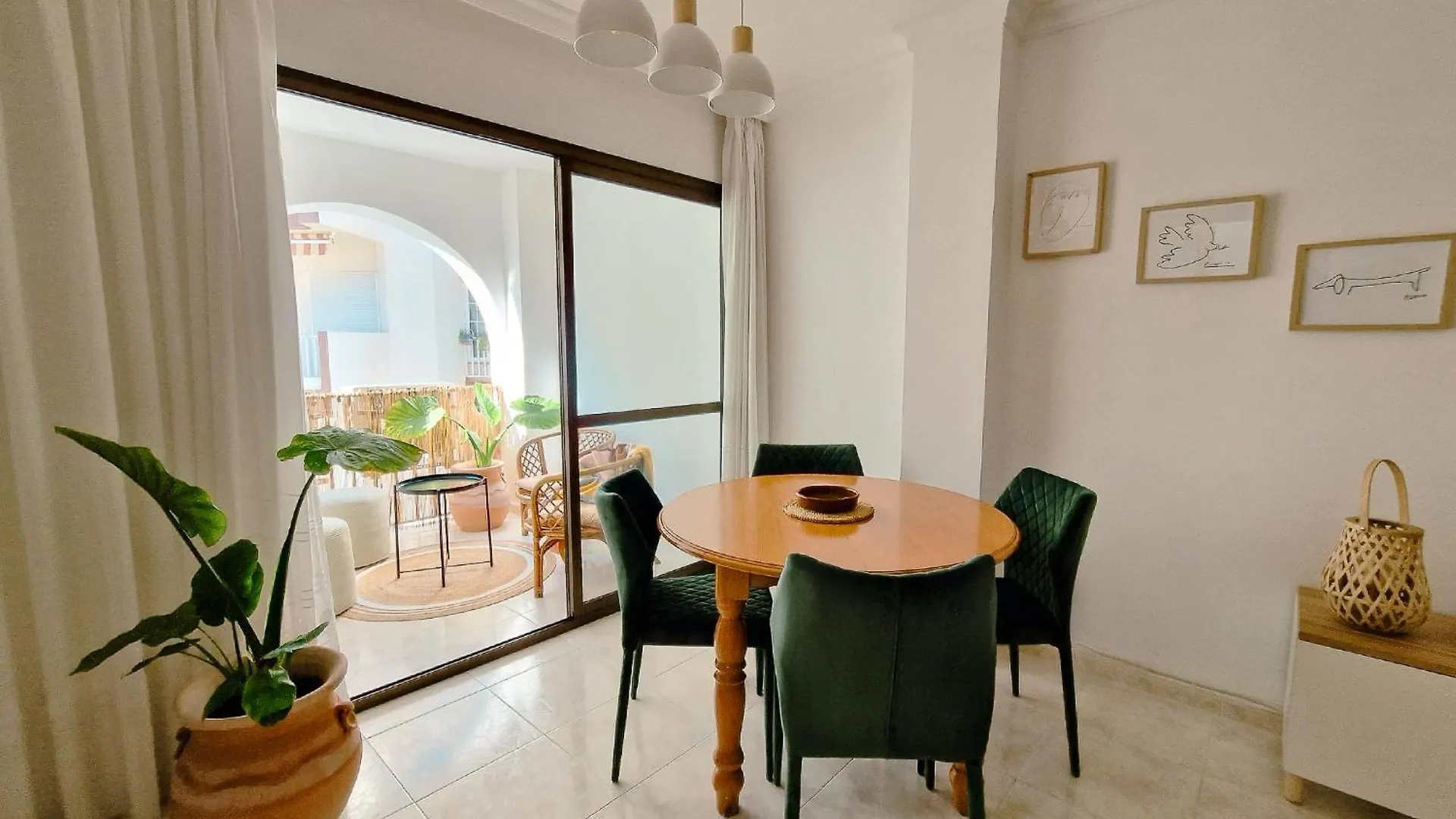 Beach Apartment With Balcony, Ac & Pool Torremolinos