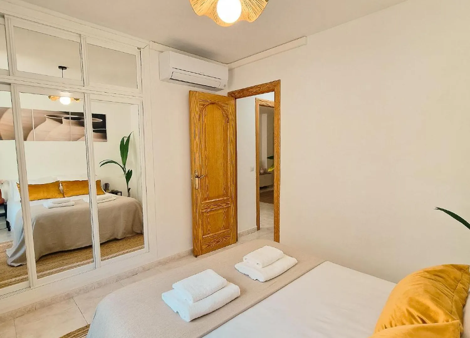 Beach Apartment With Balcony, Ac & Pool Torremolinos Spain